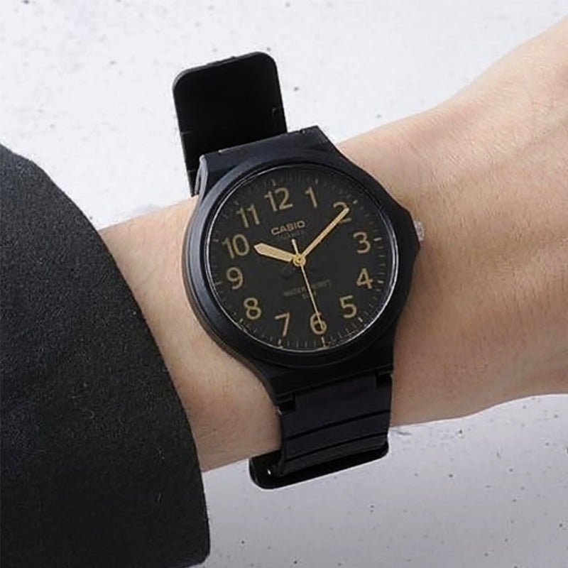 Reloj Hombre Casio Mw-240-1b2v Análogo - LhuaStore