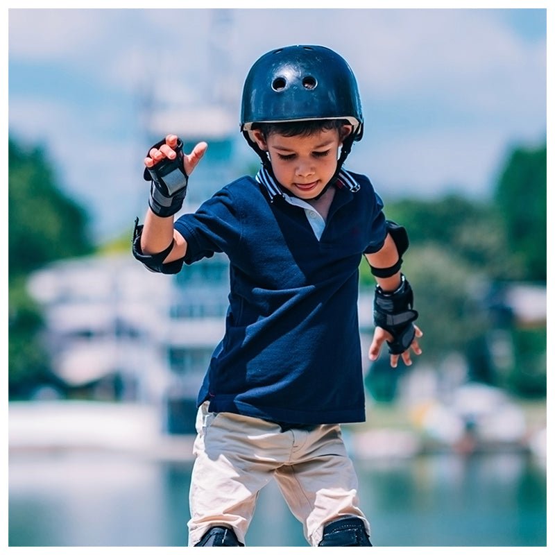 Casco y rodilleras para niño sale